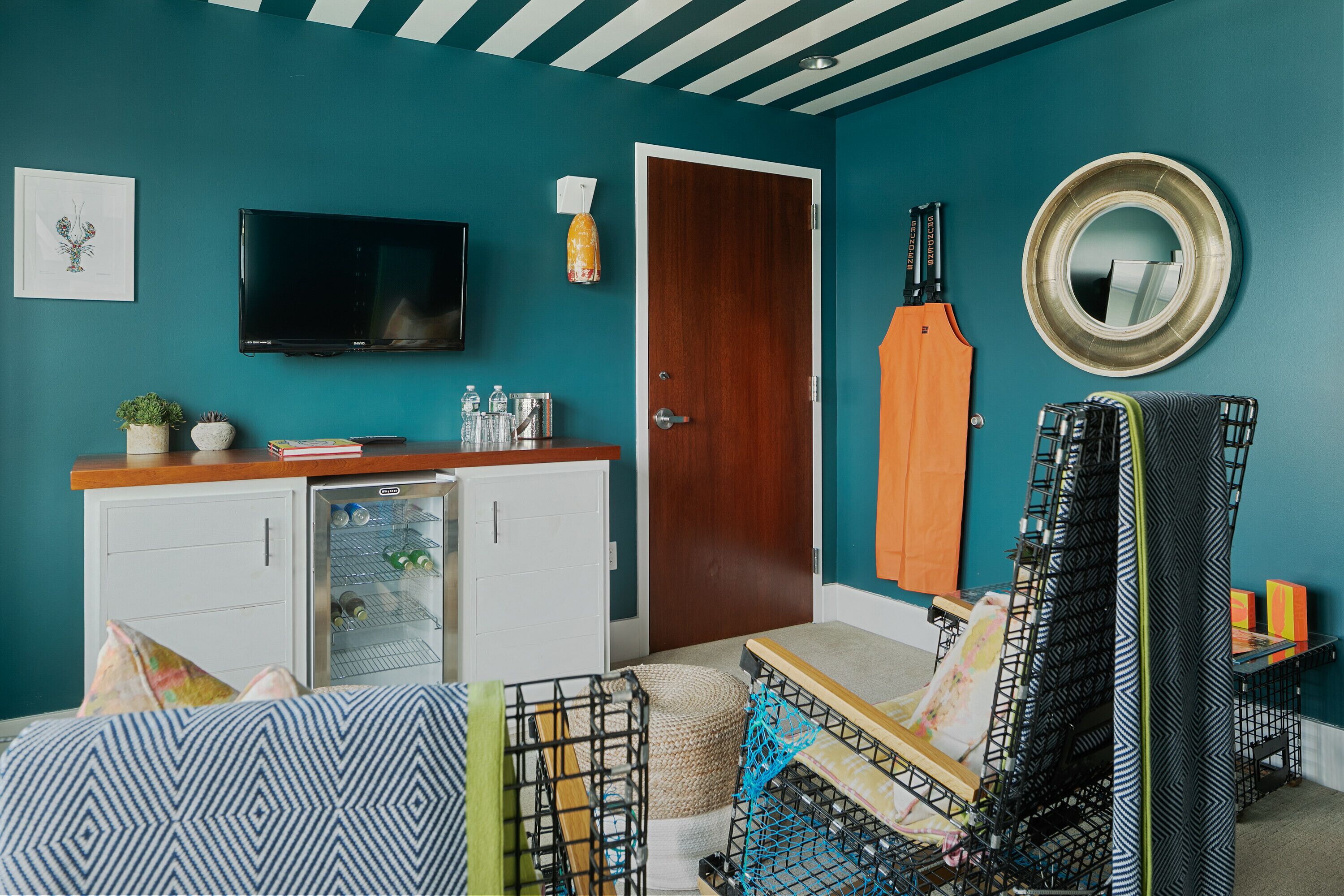 lobster suite | living area | 32-inch flat-screen tv with cable channels, tv, dvd player