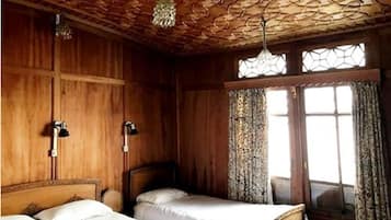 Chambre Deluxe | Bureau, rideaux occultants, fer et planche Ă repasser