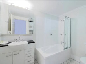 Apartment, 2 Bedrooms, Balcony | Bathroom | Free toiletries, hair dryer, towels - Frisco Apartments (Spring Hill)