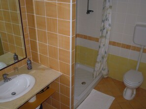 Shower, free toiletries, hair dryer - Vistamare Bed and Breakfast (Alliste)