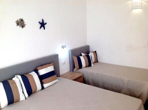 In-room safe, individually decorated, individually furnished, desk - Vistamare Bed and Breakfast (Alliste)