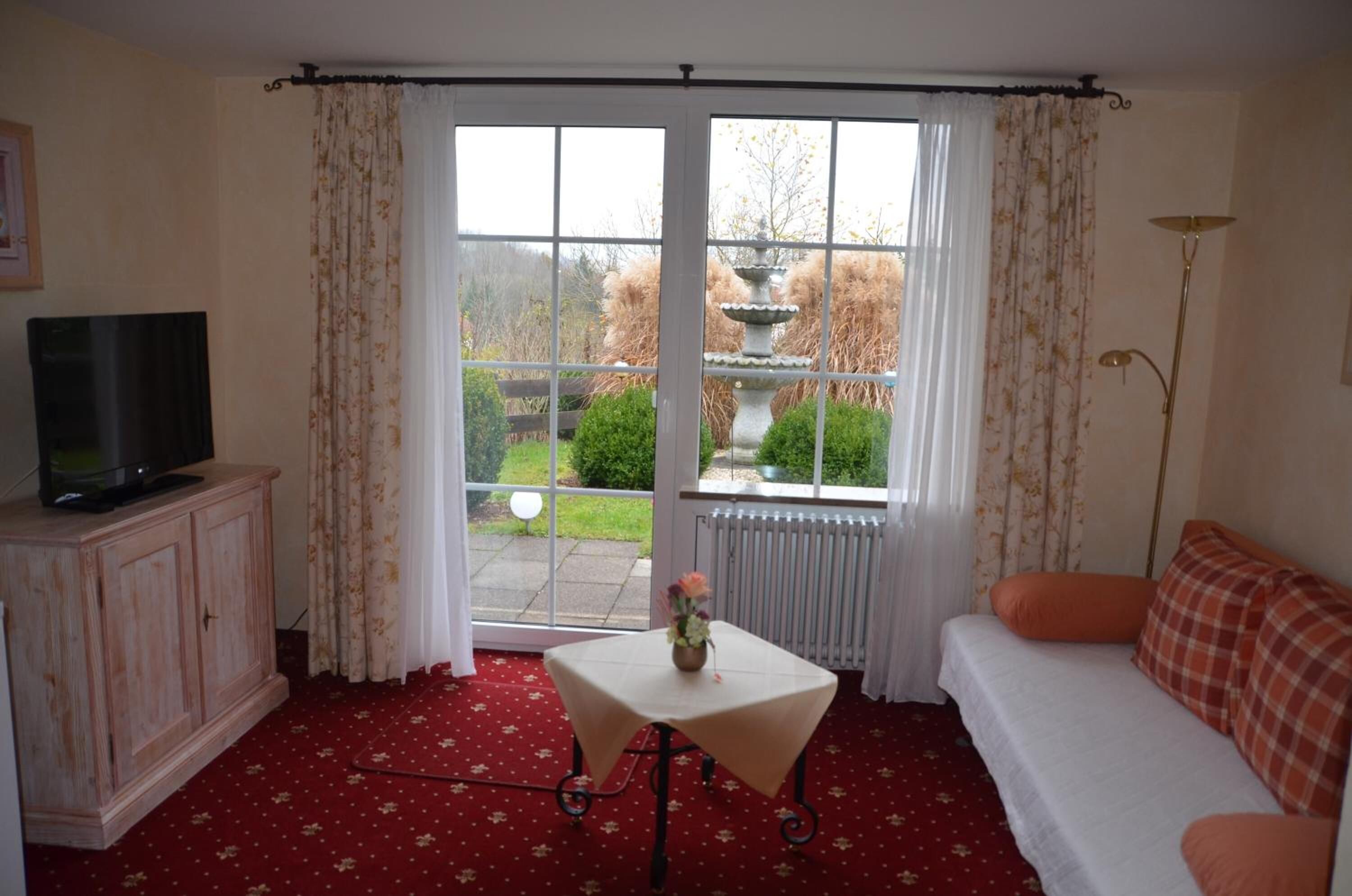 comfort double room | living room | 110-cm tv with cable channels