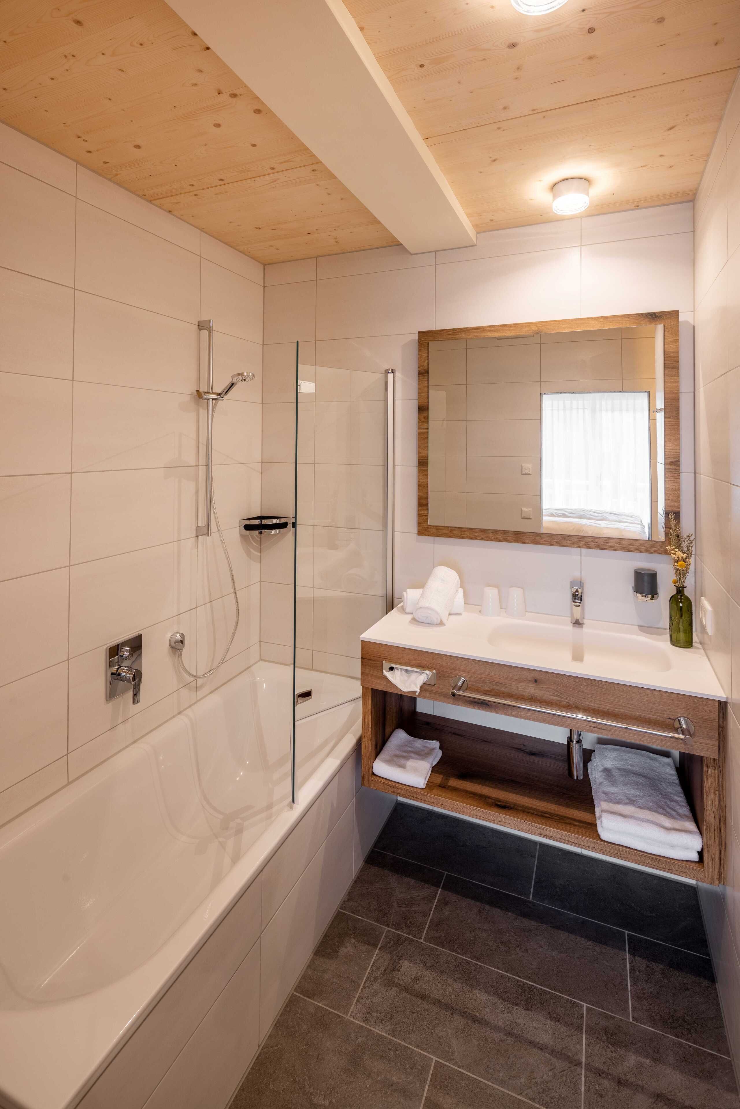 comfort apartment | bathroom | free toiletries, hair dryer, towels