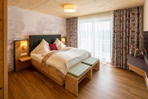 In-room safe, individually decorated, individually furnished, free WiFi - Hotel Sonnenhang Kempten (Kempten)