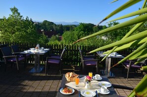 Desayuno buffet (EUR 10 por persona)