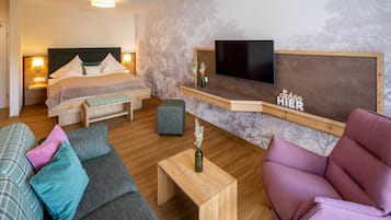 Habitació doble Comfort | Caixa forta a l'habitació, decoració individual i mobiliari individual