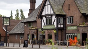 Exterior - The Broadoak (Ashton-under-Lyne)