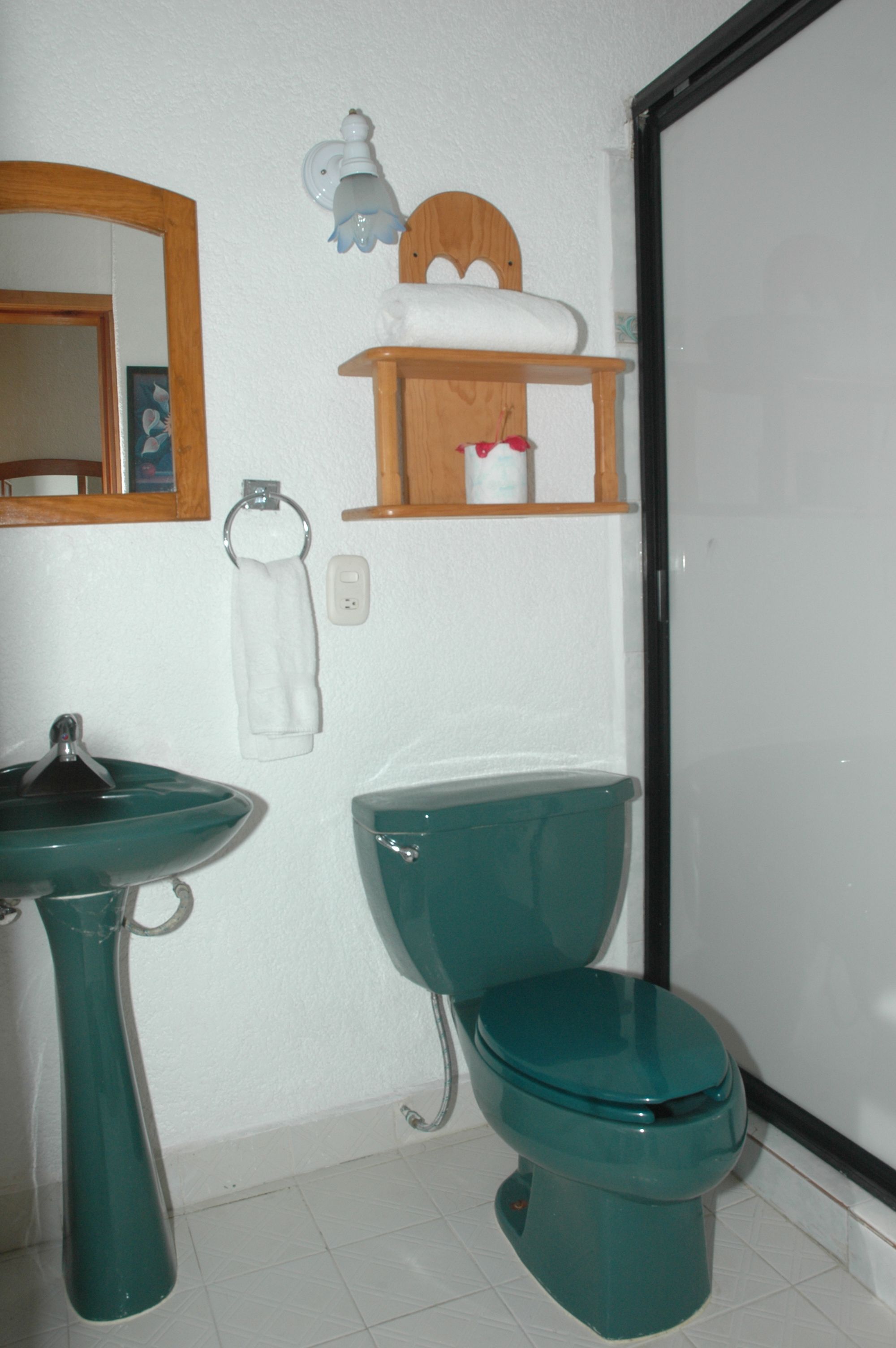 shower, free toiletries, towels