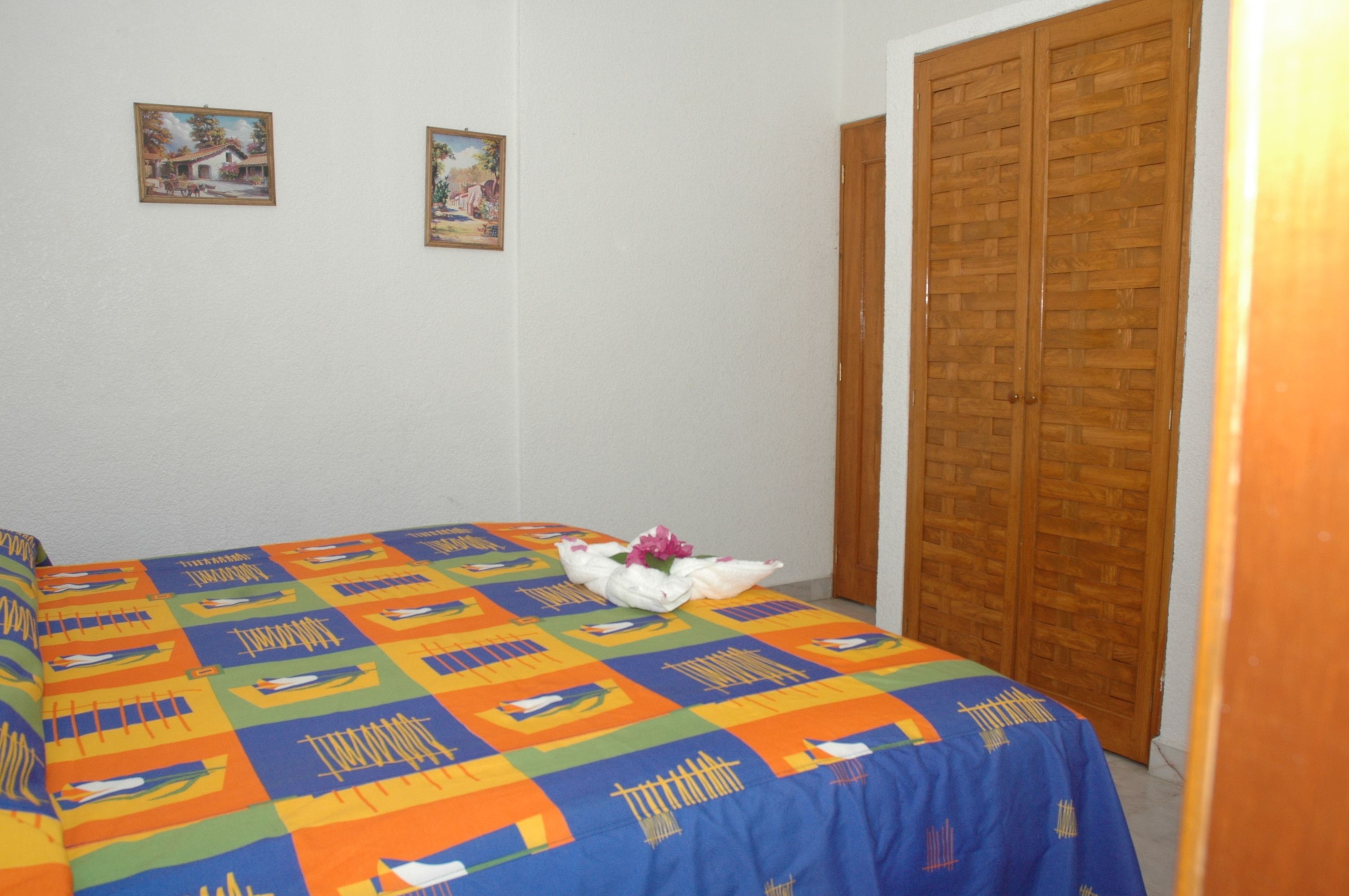 Suite (No Kitchenette) | Surmatelas, minibar, coffres-forts dans les chambres, Wi-Fi gratuit