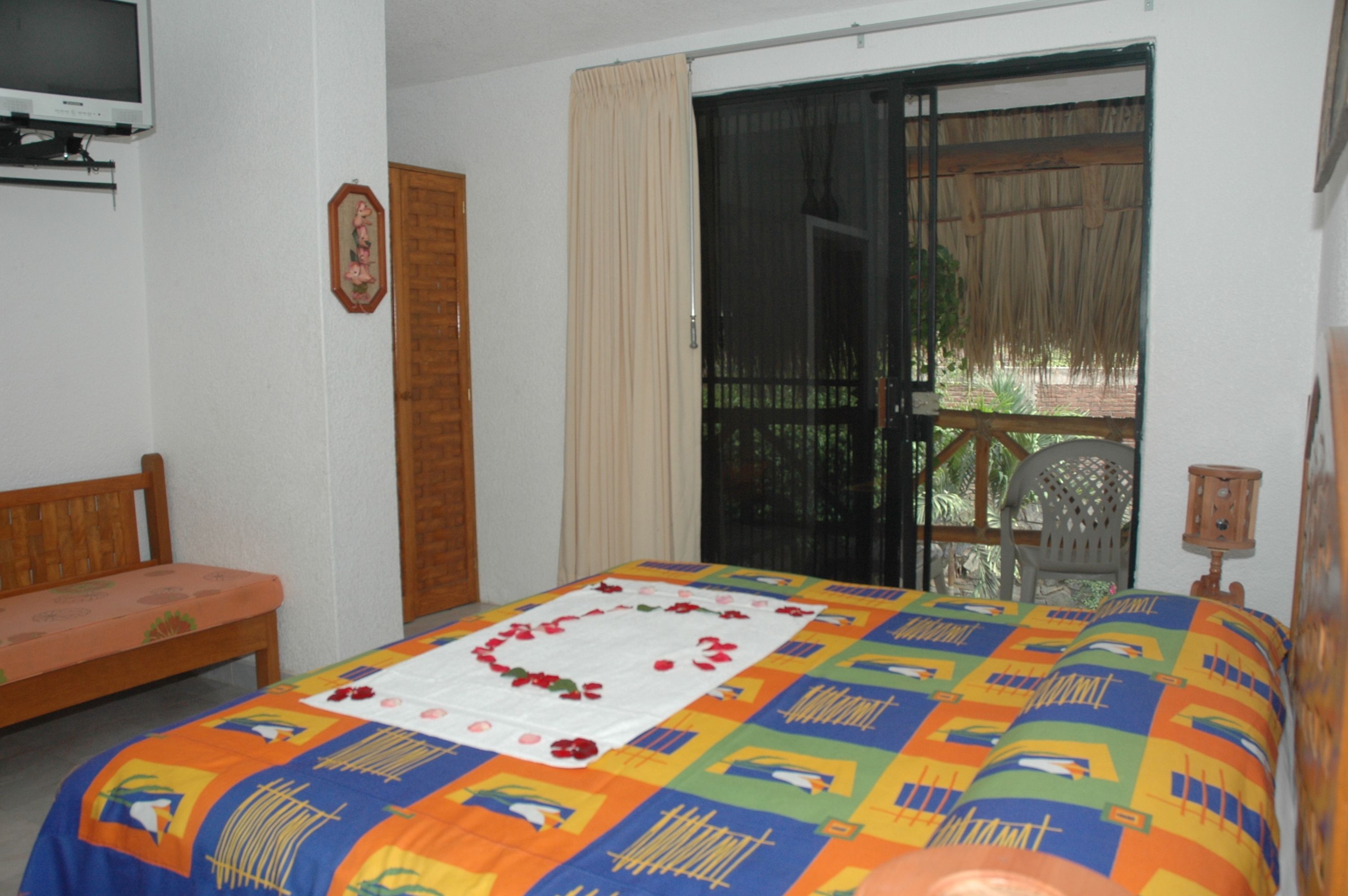 suite, kitchenette | pillow-top beds, minibar, in-room safe, free wifi