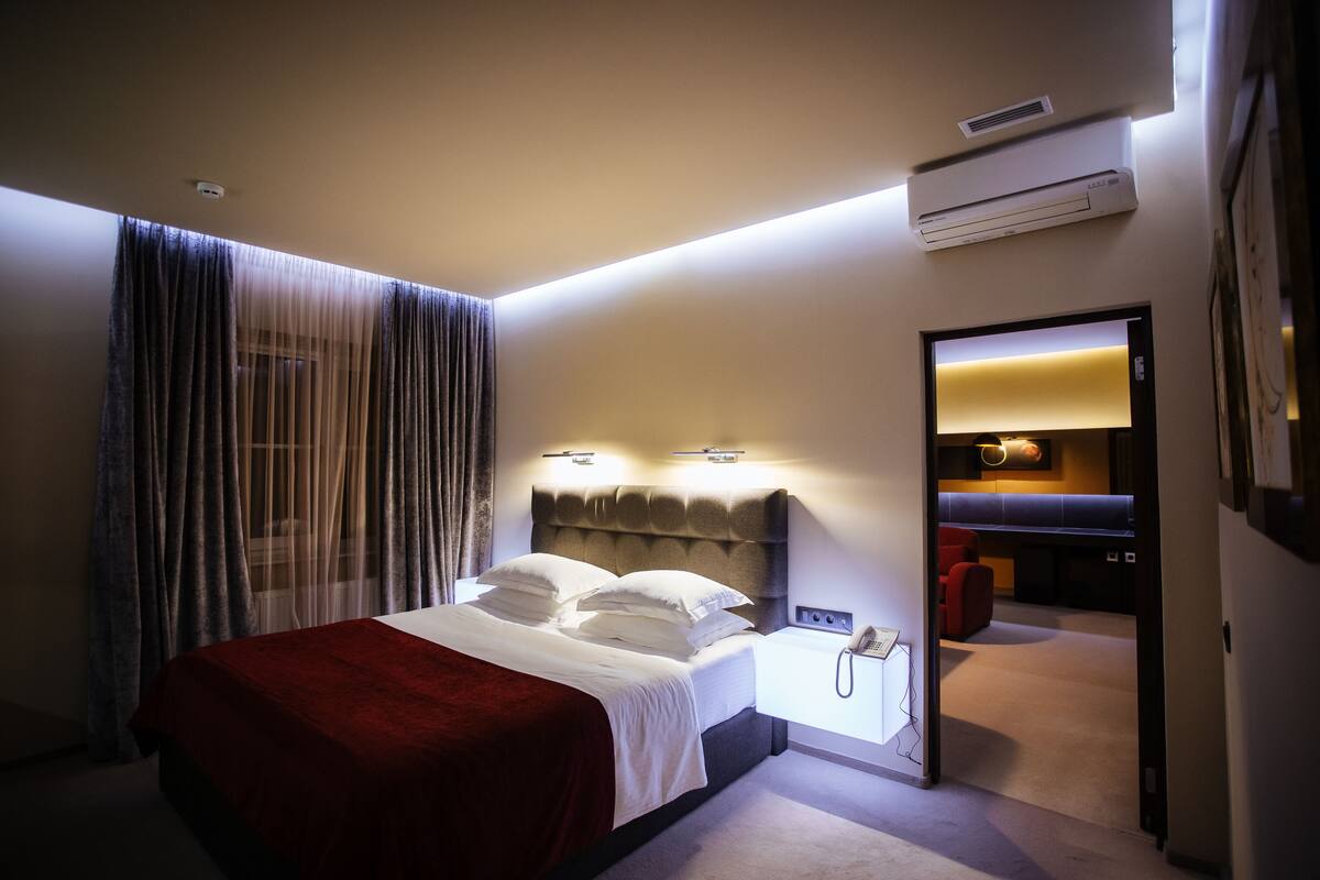 Luxe LH | Premium bedding, minibar, in-room safe, desk