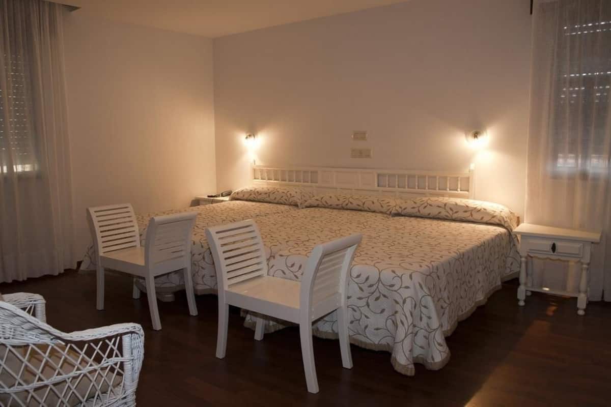 Triple Room | Desk, WiFi (free)