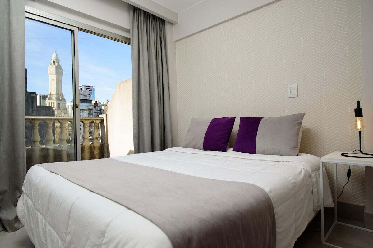 Premium bedding, down comforters, pillowtop beds, in-room safe
