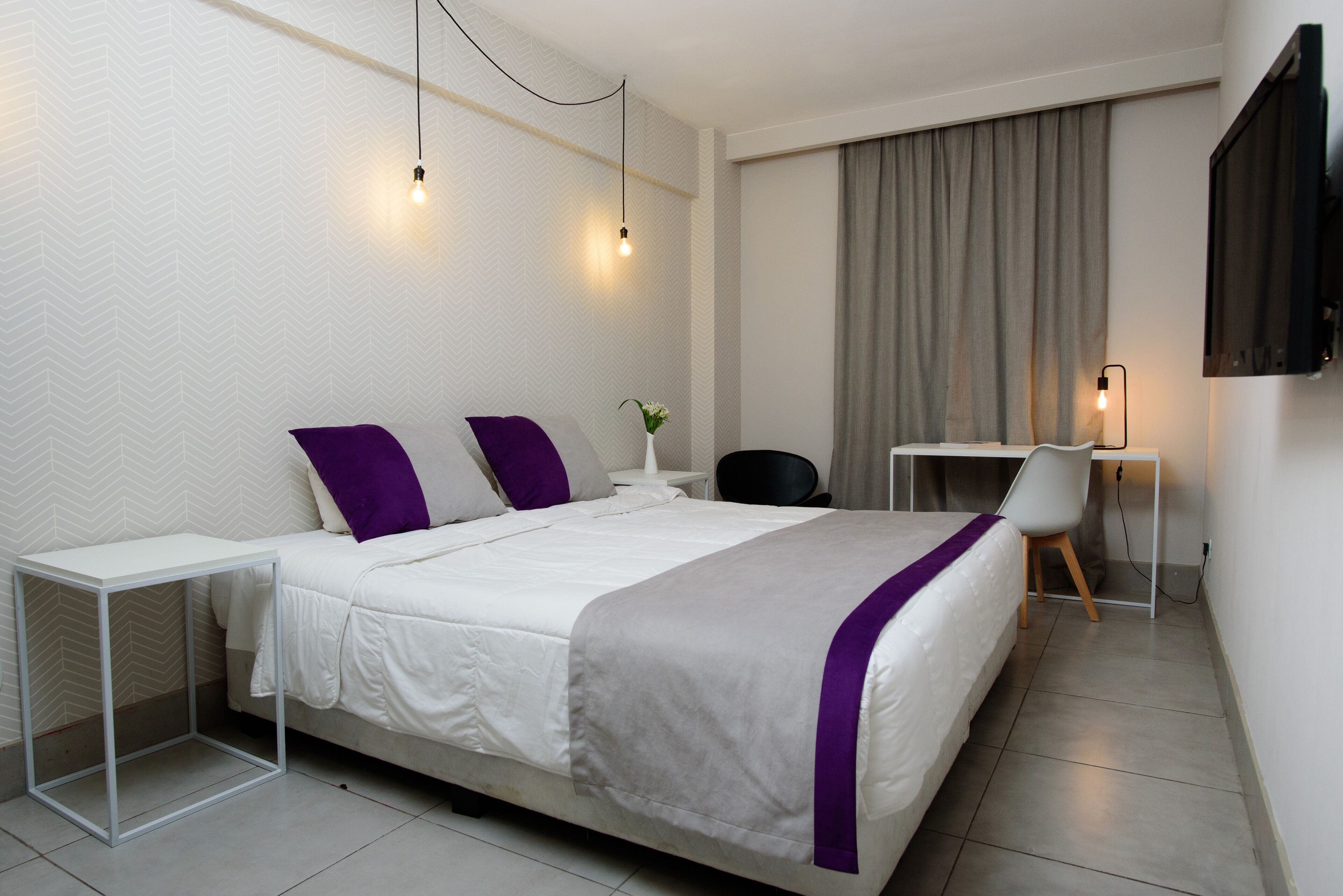 Quarto casal ou duplo | Roupas de cama premium, edredons de pluma, camas com colchões pillow-top