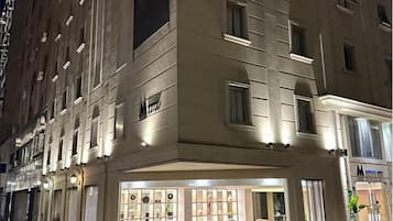 Fachada del alojamiento - Noche