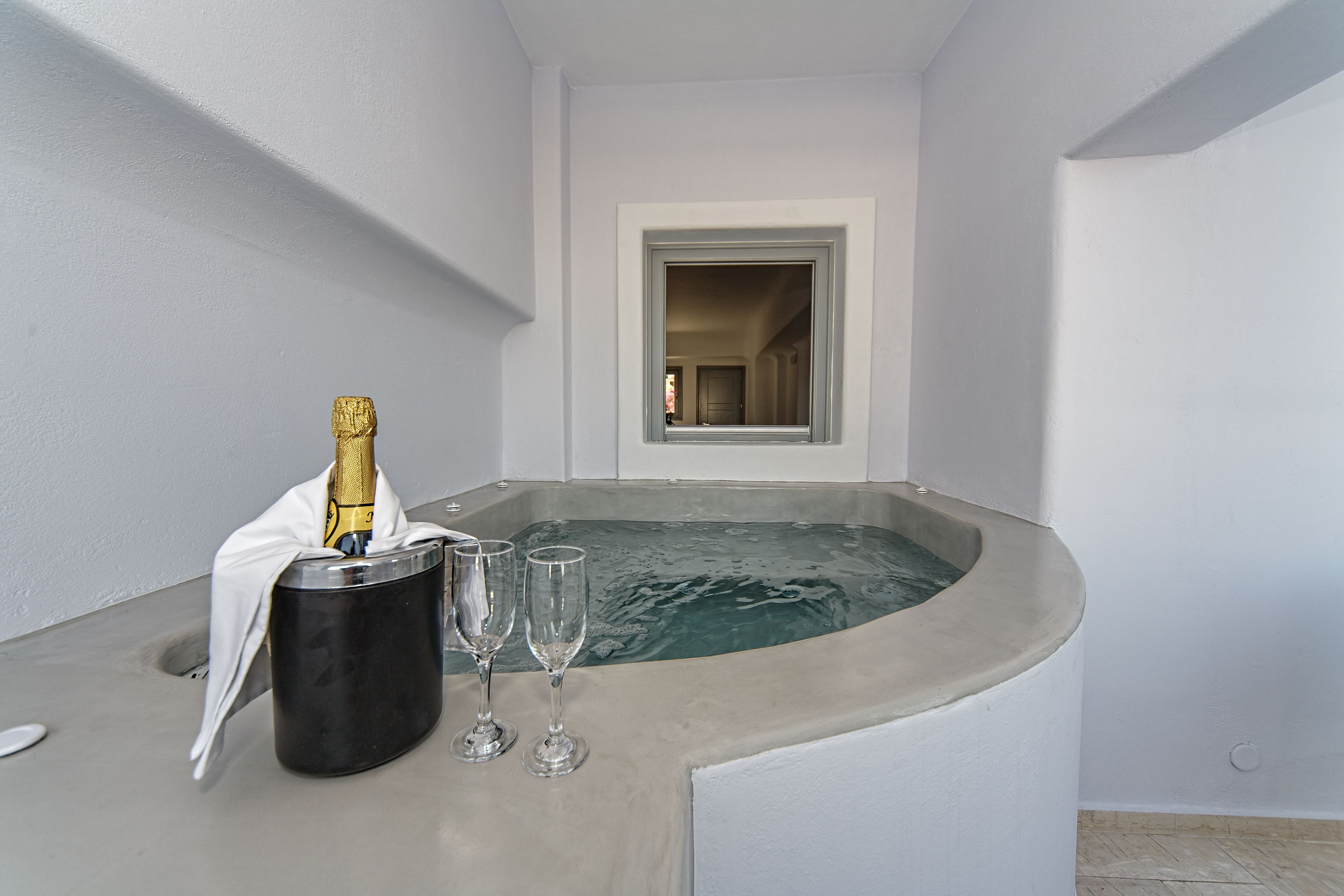 Grand Suite, Jetted Tub, Partial Sea View | Jetted bathtub