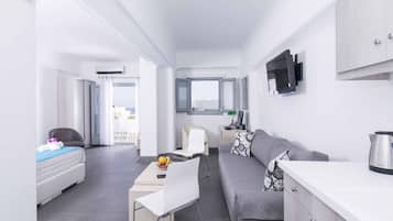 Suite Grand, idromassaggio, vista mare parziale | Biancheria da letto di alta qualità, materassi a doppio strato