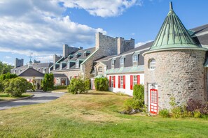 Front of property - Hôtel Le Manoir (Baie Comeau)