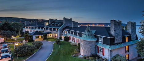 Fasade – kveld/natt