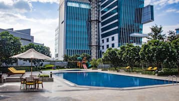 2 piscines extérieures