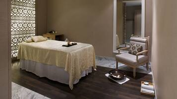 Couples treatment rooms, steam room, body treatments, aromatherapy