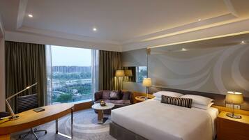 Room, 1 King Bed (Club Access) | Minibar, in-room safe, desk, laptop workspace