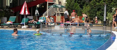 Piscine couverte, piscine extérieure