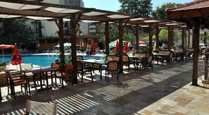 屋外ダイニングエリア