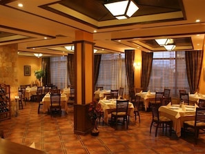 Breakfast, lunch, dinner served; local cuisine