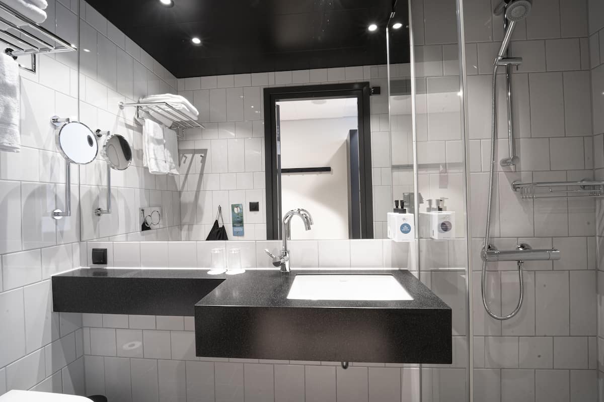 standard double room | bathroom | shower, hair dryer, towels