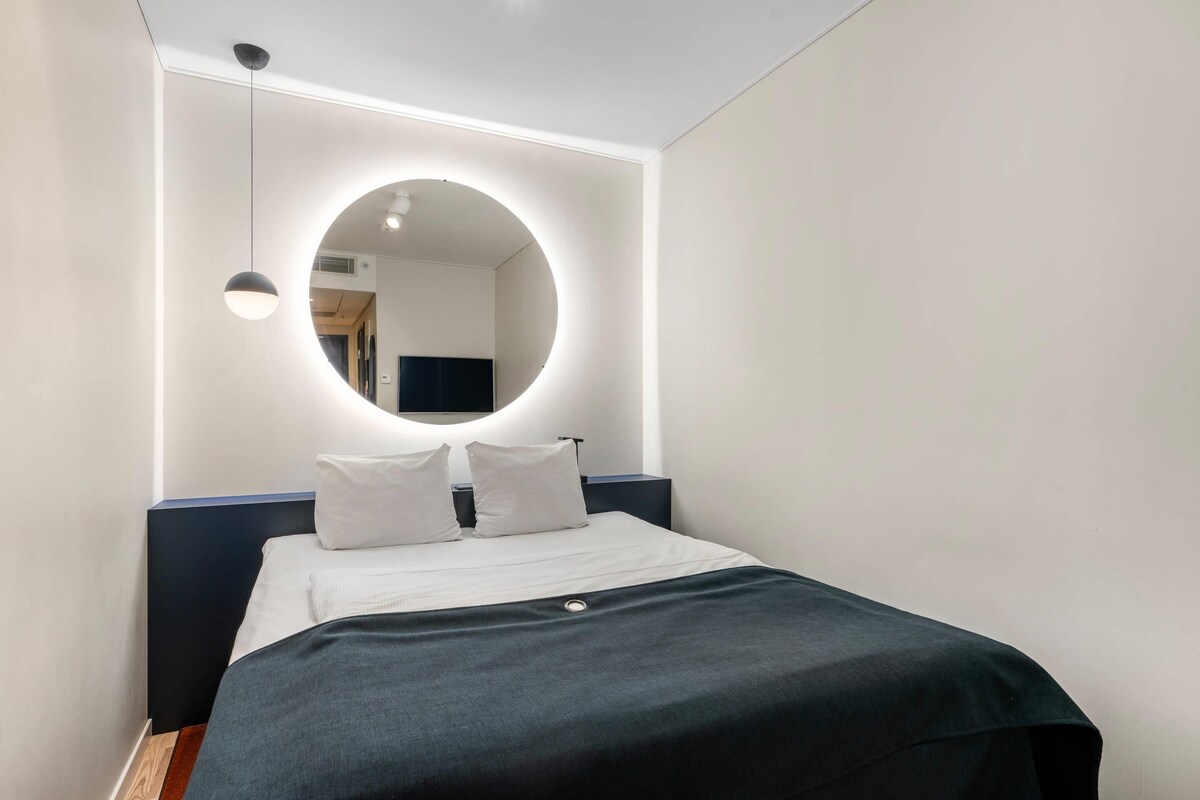 Double Room (Compact) | Hypo-allergenic bedding available, iron/ironing board, bed sheets