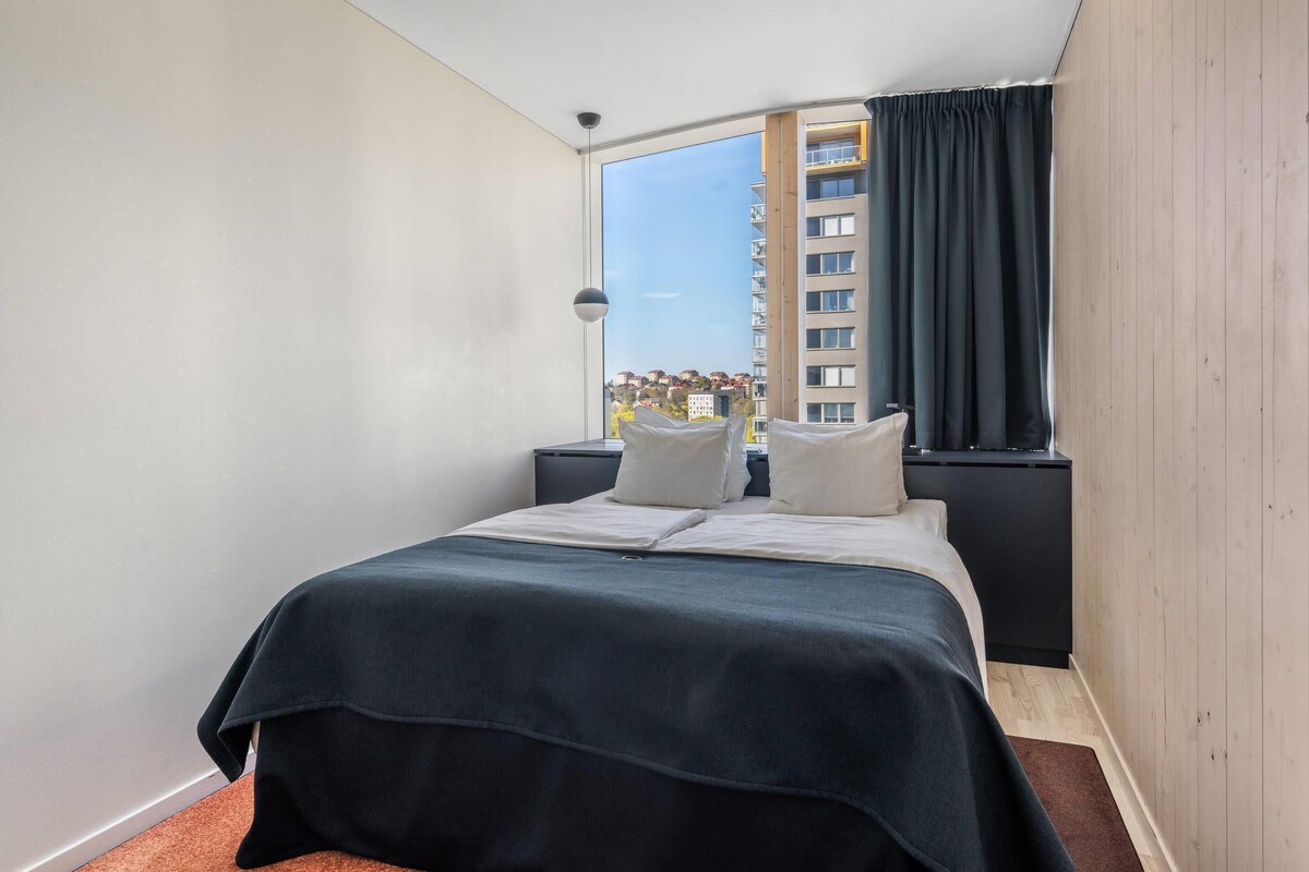 Standard Double Room | Hypo-allergenic bedding available, iron/ironing board, bed sheets