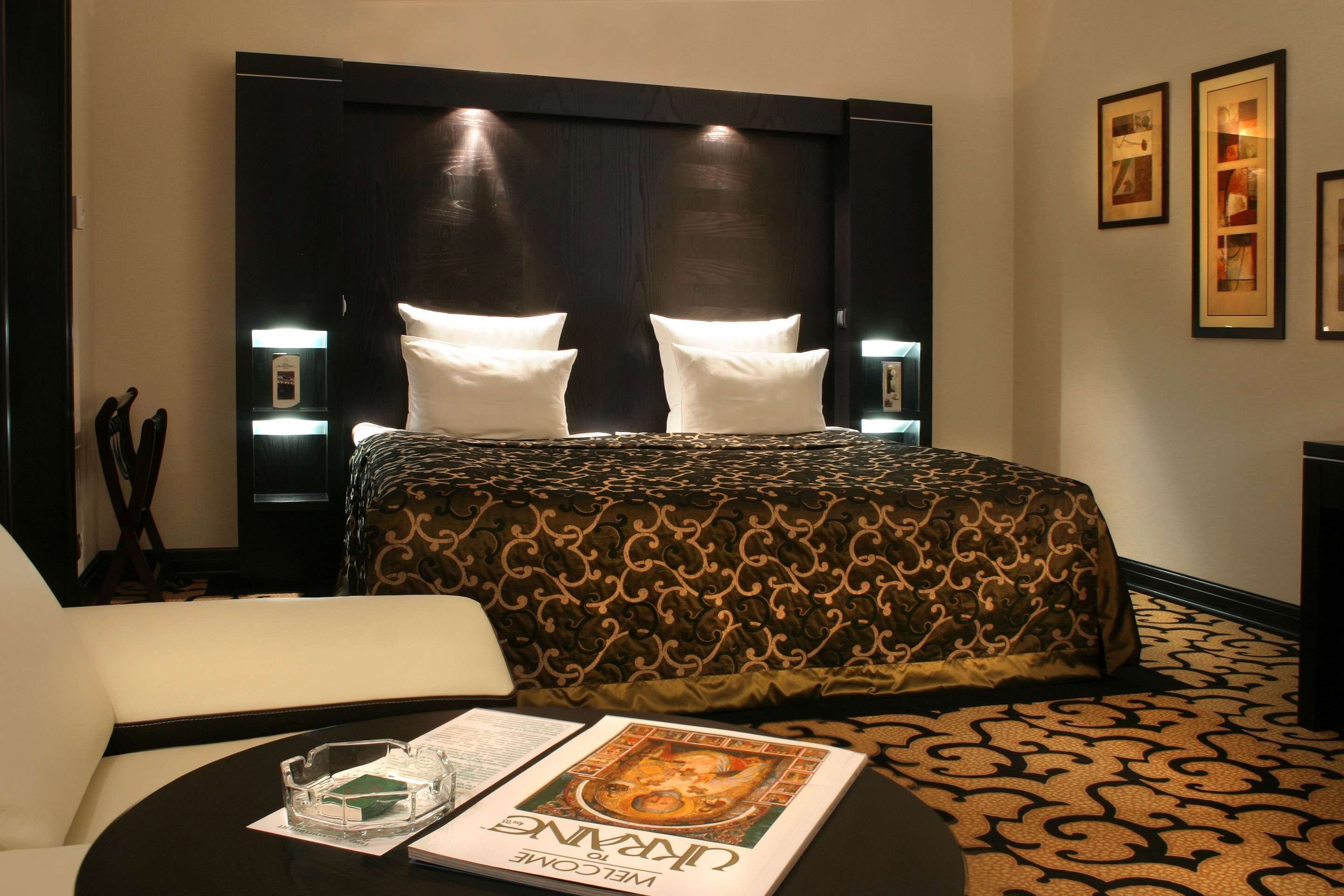 ベビーベッド、可動式ベッド、WiFi (無料)