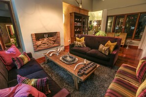 ทีวีจอแบน 28 นิ้ว พร้อมช่องดาวเทียม, ทีวี