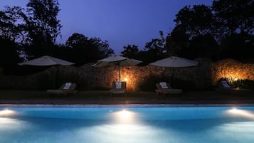 Outdoor pool, pool loungers