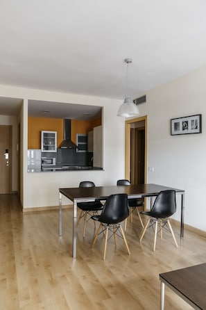 Dining room - Villarroel Apartments Barcelona (Barcelona)