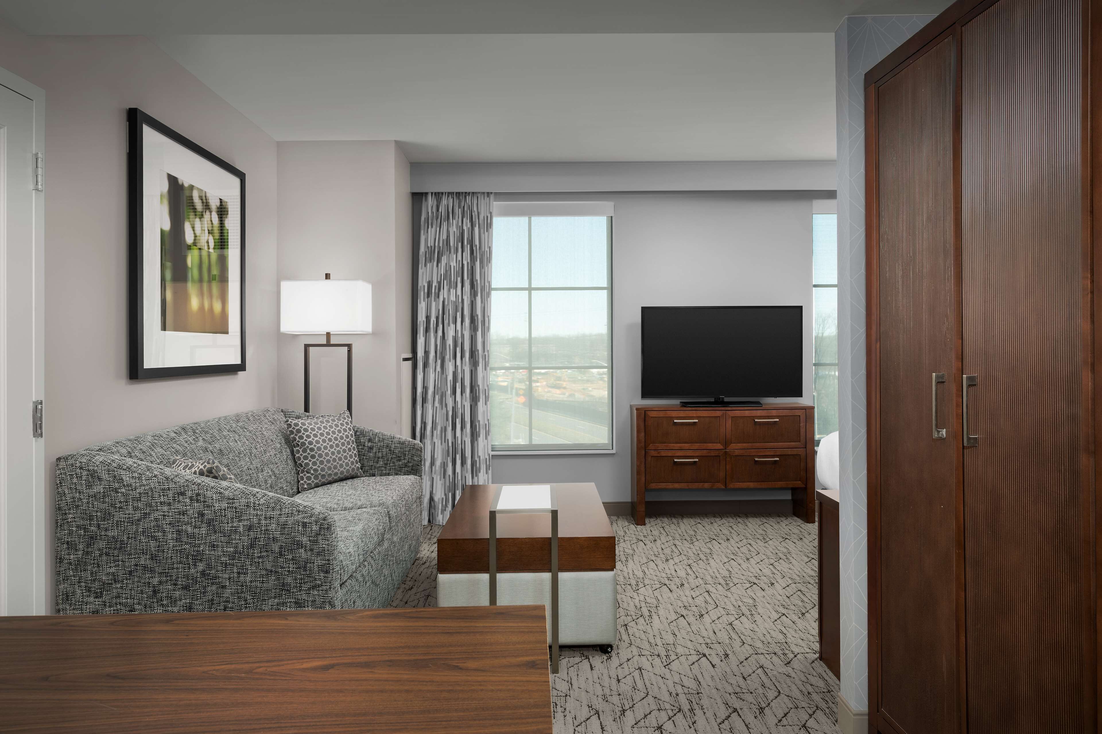 40-inch flat-screen tv with premium tv channels, tv, mp3 dock