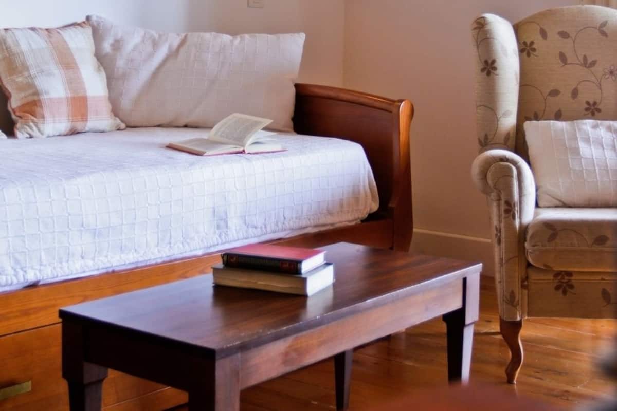 Suite, 2 Bedrooms, Terrace, Lake View | Living room | TV