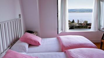 Minibar, individually decorated, individually furnished, desk