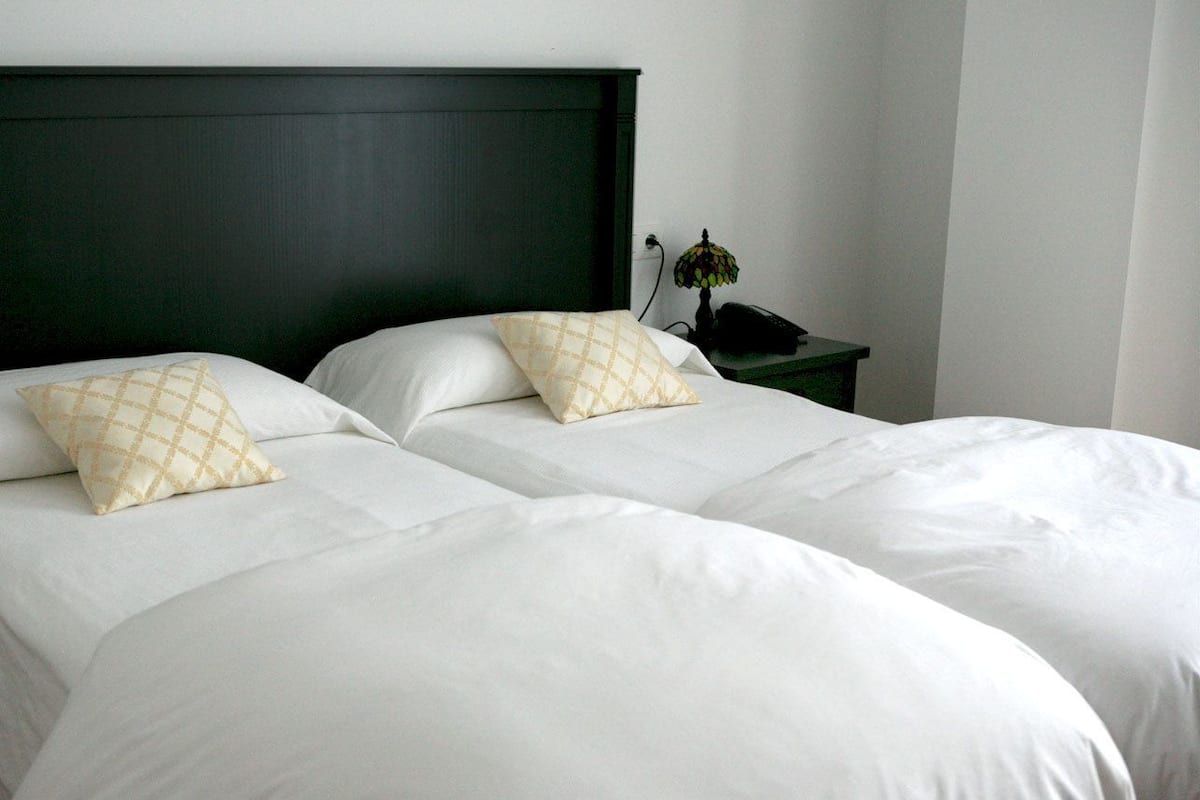 Single Room | Minibar, desk, cribs (free), WiFi (free)