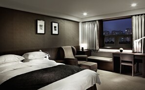 Deluxe Double Room | Premium bedding, in-room safe, desk, iron/ironing board
