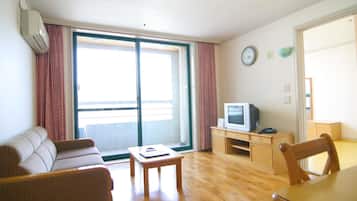 32-inch TV with cable channels, heated floors