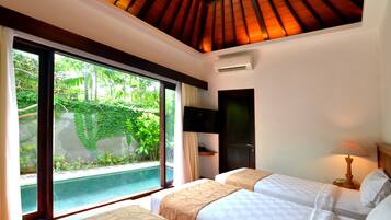 Minibar, in-room safe, desk, iron/ironing board
