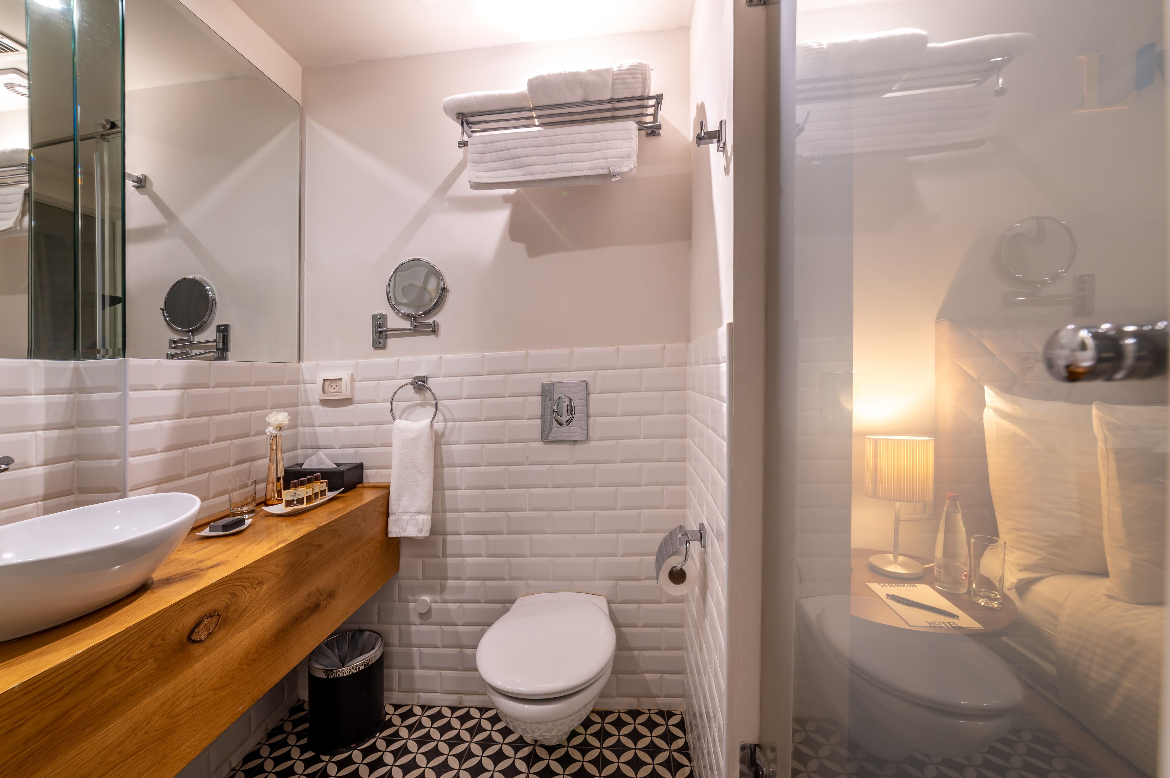 junior room | bathroom | free toiletries, hair dryer, bathrobes, slippers