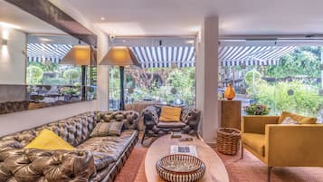 Lobby-Lounge