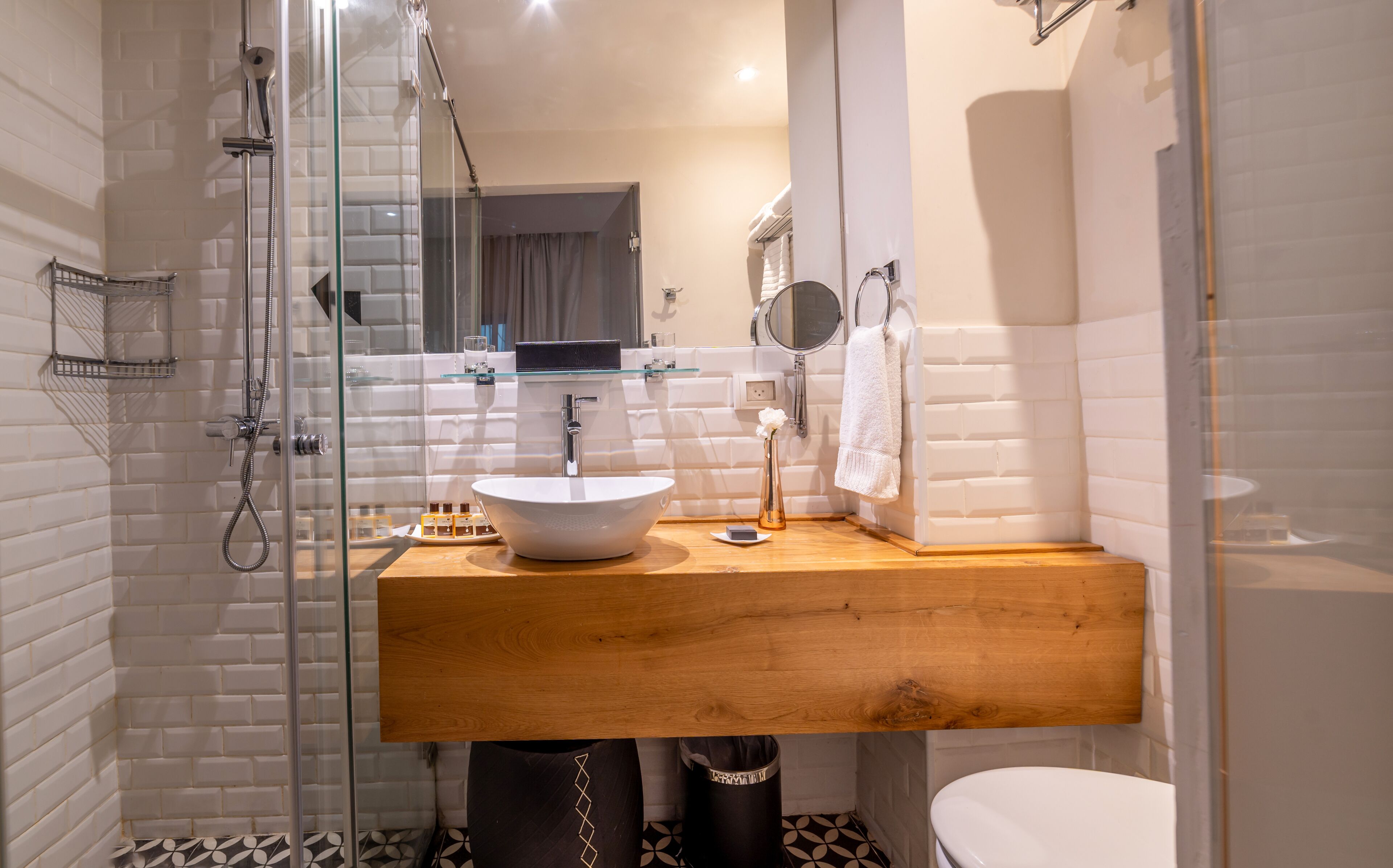 junior room | bathroom | free toiletries, hair dryer, bathrobes, slippers