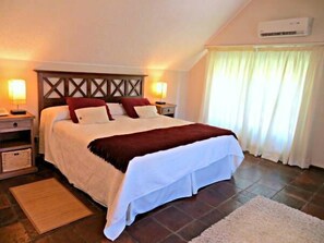 Deluxe Suite, Jetted Tub