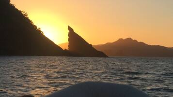 Rannalla, kajakkimelontamahdollisuus