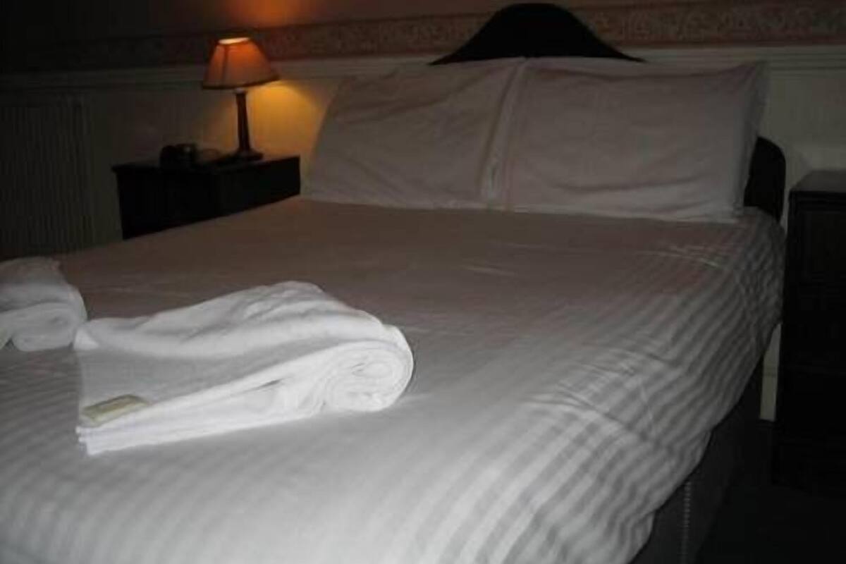 Standard Suite, Shared Bathroom