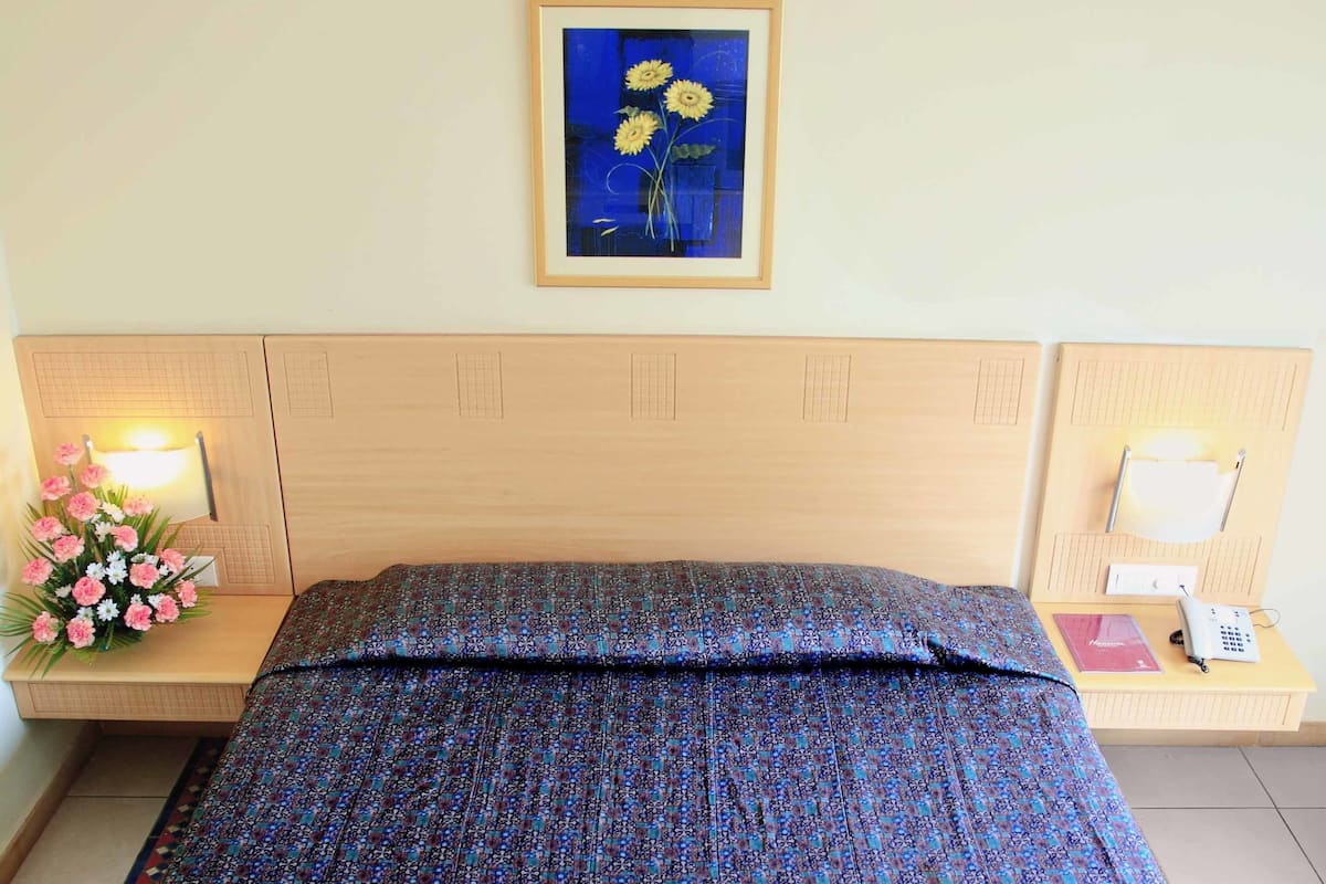 Executive Room | In-room safe, individually furnished, desk, blackout drapes
